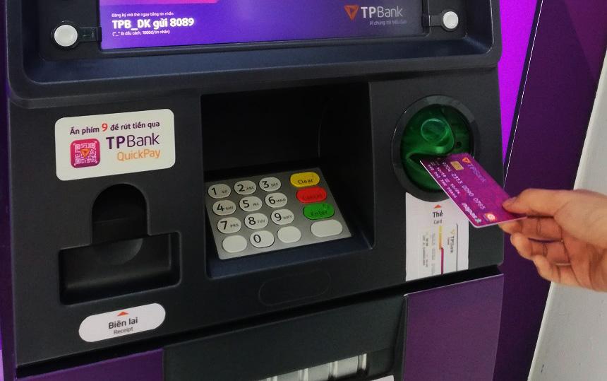Cách rút tiền mặt từ thẻ tín dụng TPBank EVO tại máy ATM