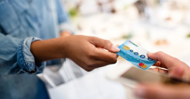 thẻ fe credit rút tiền